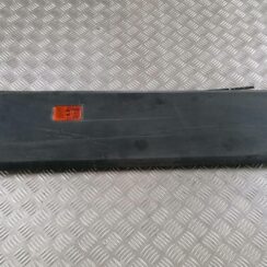 Priekšējo labo durvju moldings priekš VW CRAFTER 2018