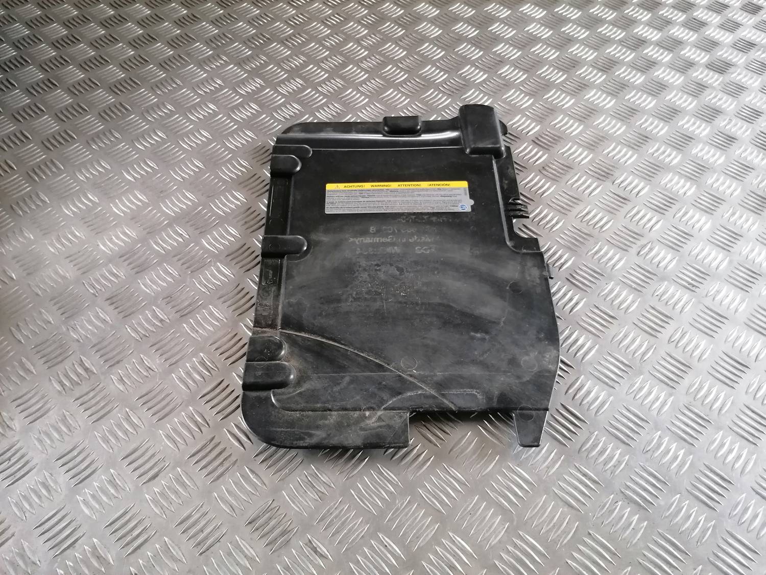 Akumulatora vāks priekš VW CRAFTER 2018