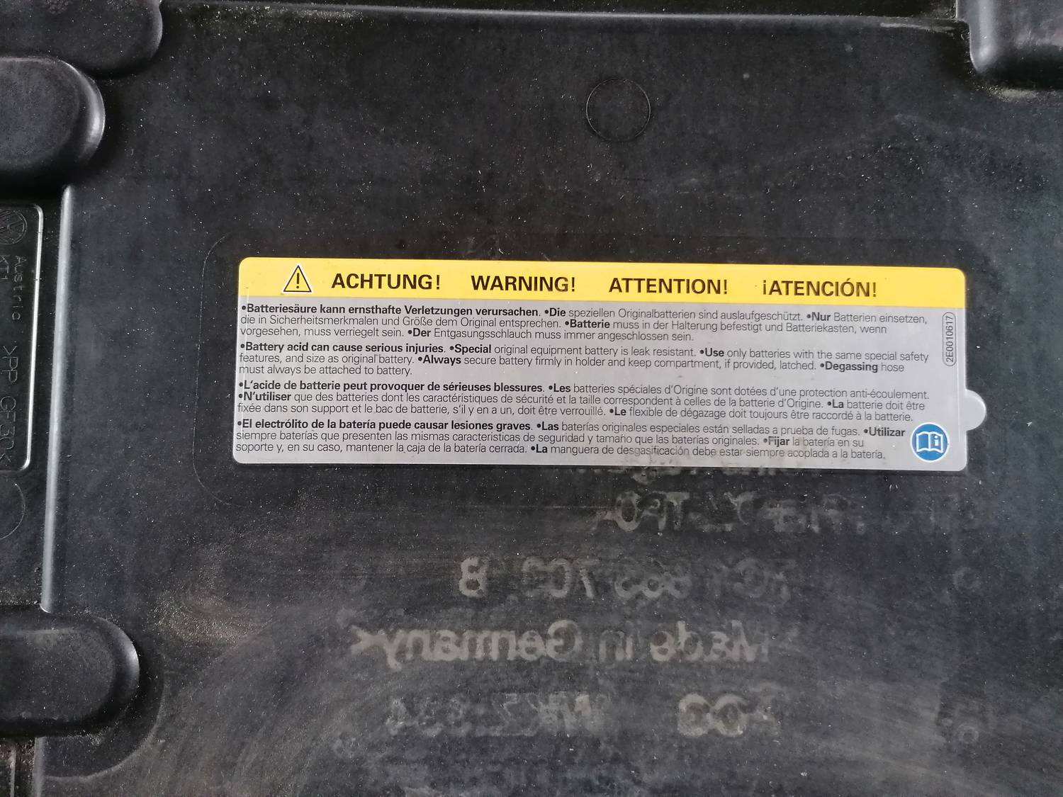 Akumulatora vāks priekš VW CRAFTER 2018