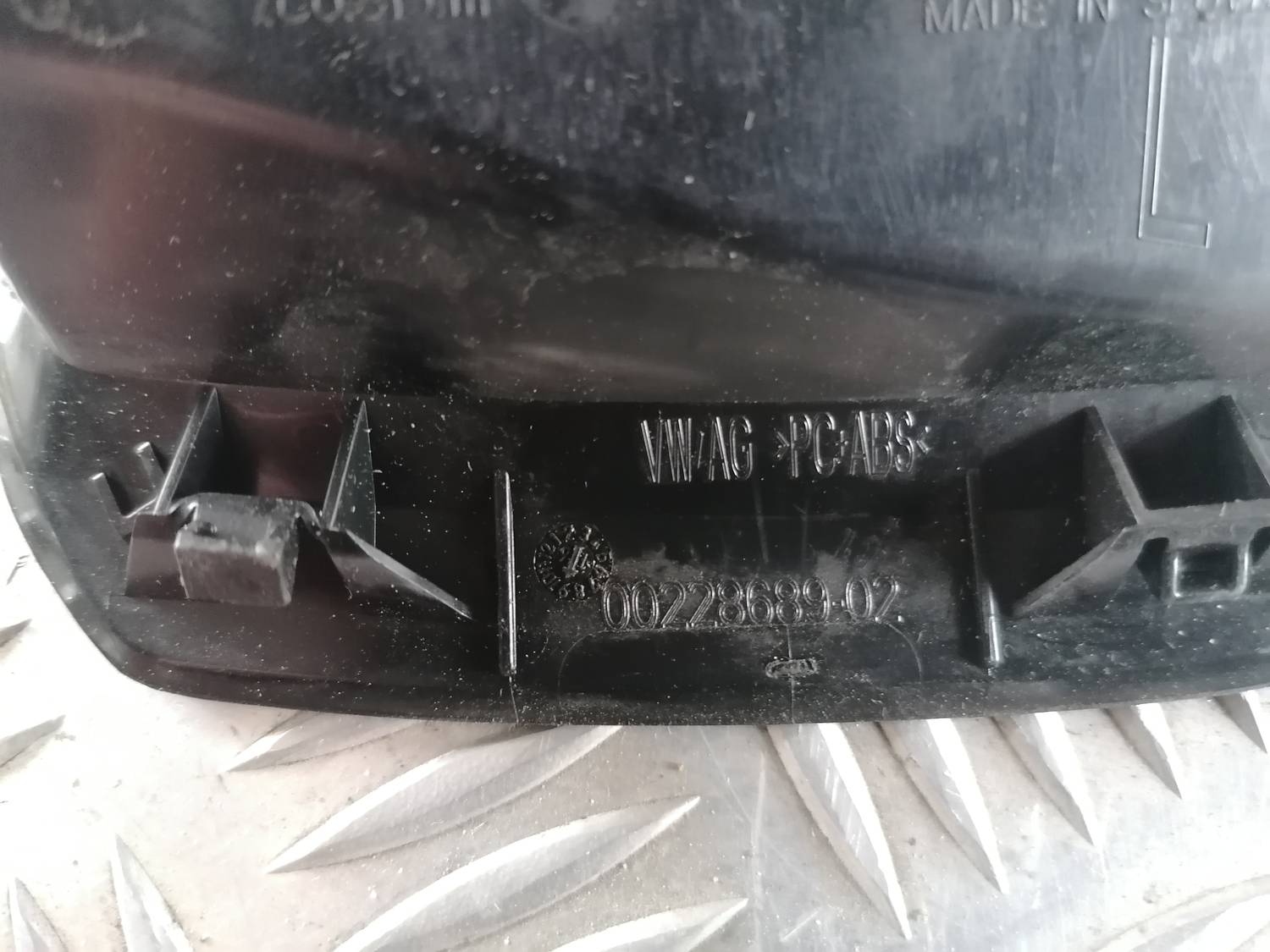 Mērinstrumentu paneļa gaisa vads, pa kreisi priekš VW CRAFTER 2018 4 Mērinstrumentu paneļa gaisa vads, pa kreisi priekš VW CRAFTER 2018