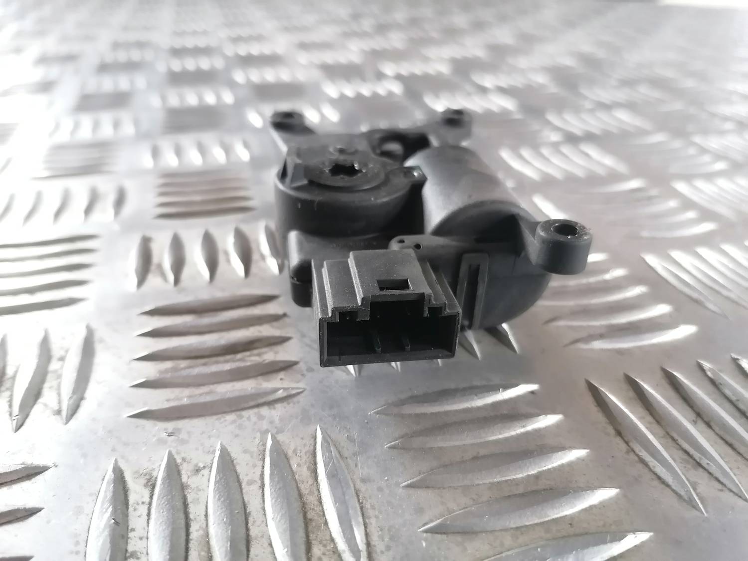 Apsildes sistēmas aktuators priekš VW CRAFTER 2018