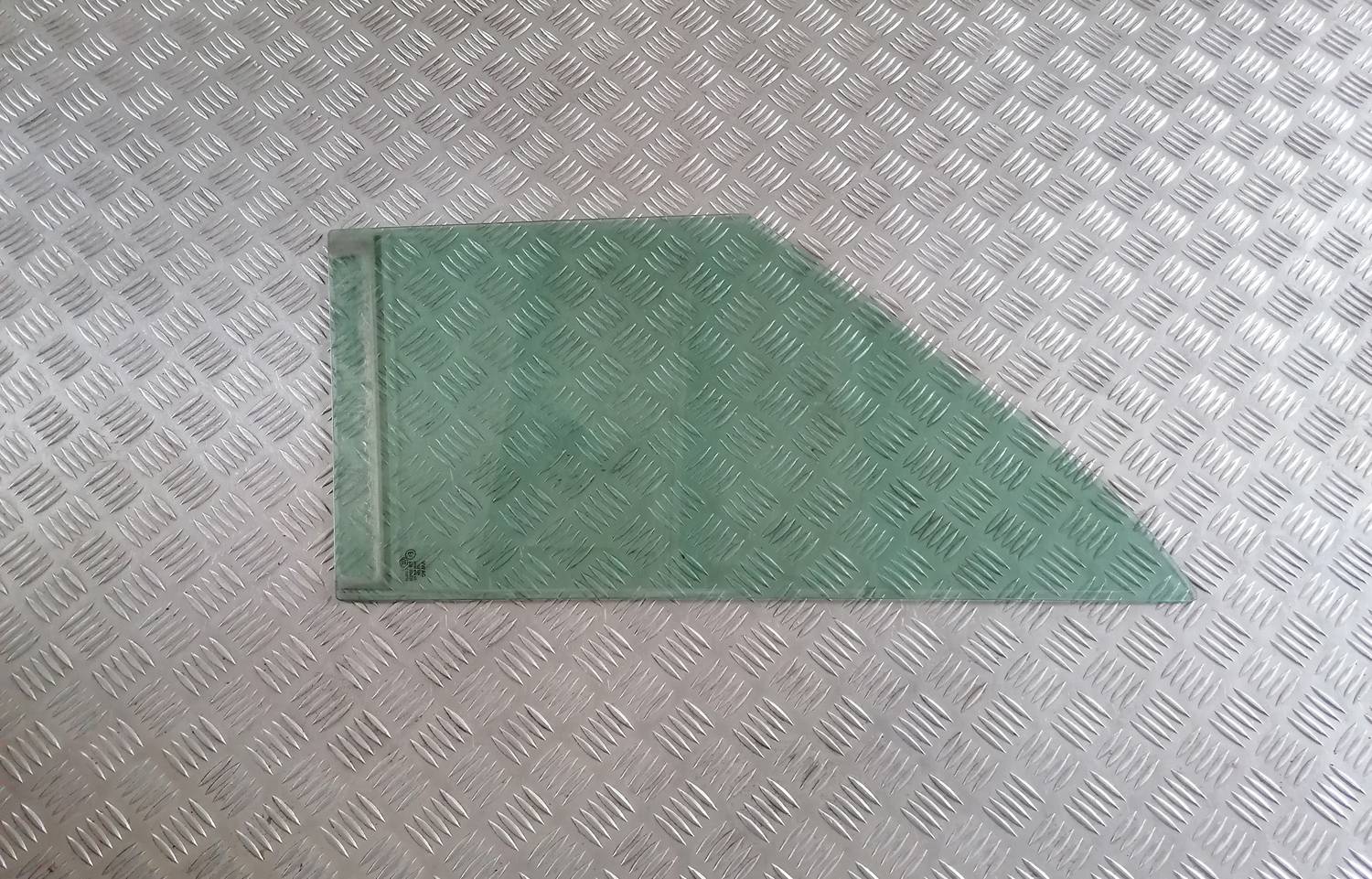 Priekšējais sānu stikls, pa kreisi priekš VW CRAFTER 2018 1 Priekšējais sānu stikls, pa kreisi priekš VW CRAFTER 2018