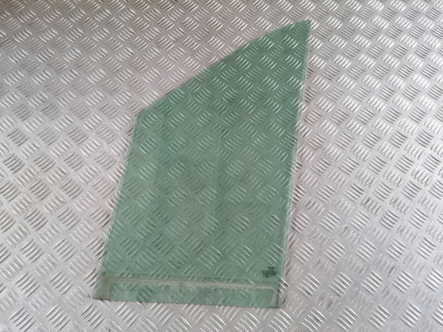 Priekšējais sānu stikls, pa kreisi priekš VW CRAFTER 2018 2 Priekšējais sānu stikls, pa kreisi priekš VW CRAFTER 2018