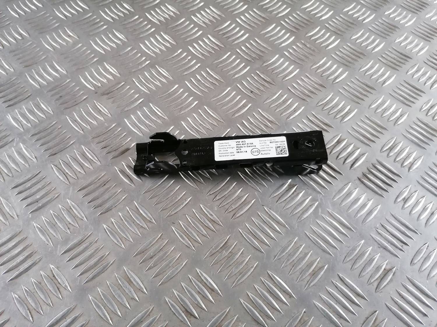 Drošības jostas regulators, pa kreisi priekš VW CRAFTER 2018 3 Drošības jostas regulators, pa kreisi priekš VW CRAFTER 2018