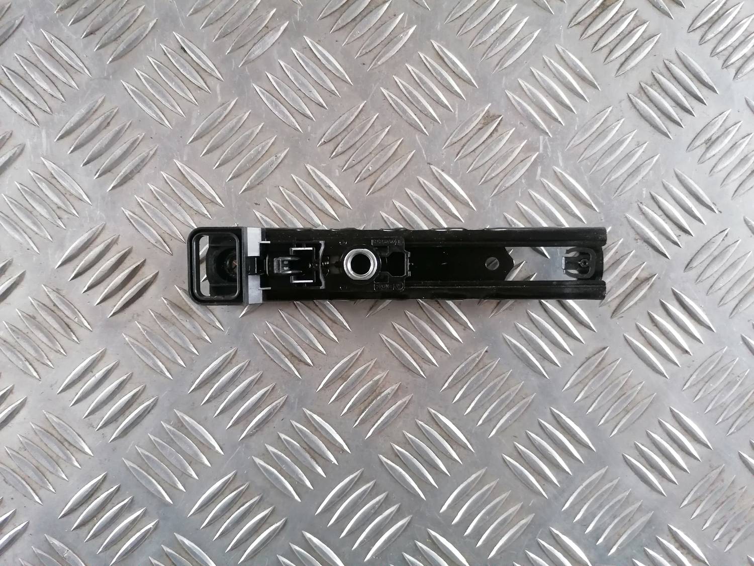 Drošības jostas regulators, pa kreisi priekš VW CRAFTER 2018 2 Drošības jostas regulators, pa kreisi priekš VW CRAFTER 2018