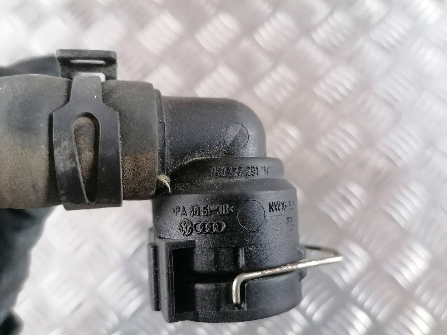 Dzesēšanas caurule priekš VW CRAFTER 2018 3 Dzesēšanas caurule priekš VW CRAFTER 2018