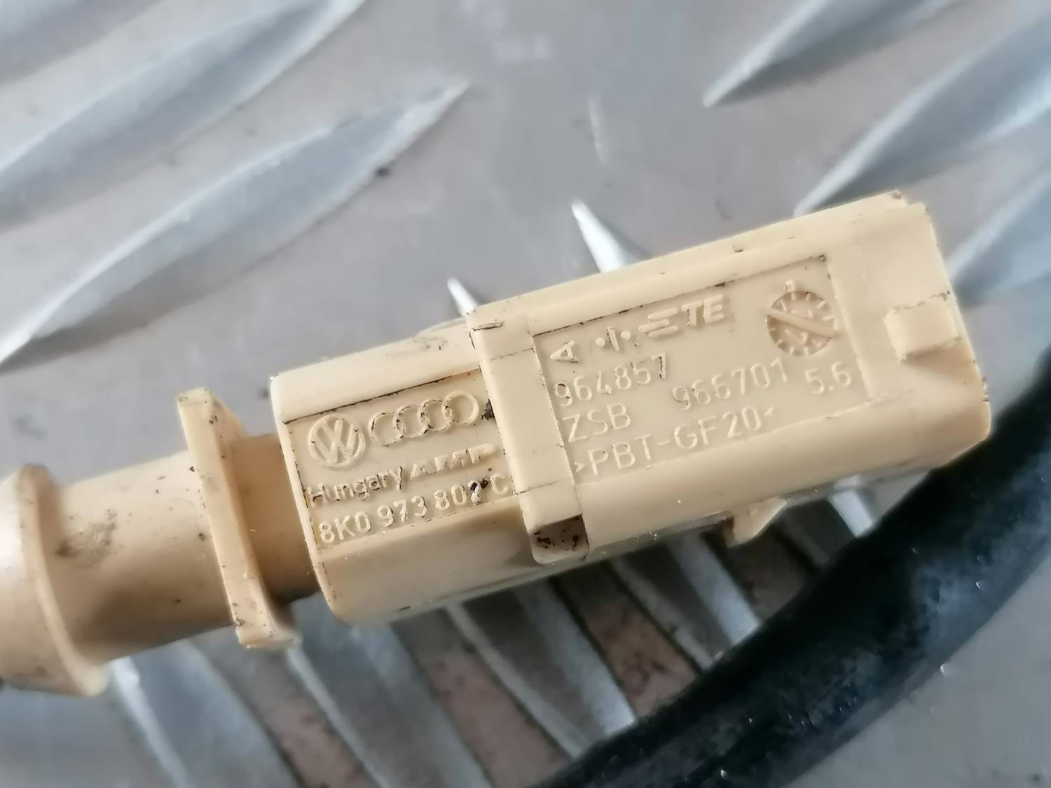 Izplūdes gāzu temperatūras devējs priekš VW CRAFTER 2018 4 Izplūdes gāzu temperatūras devējs priekš VW CRAFTER 2018