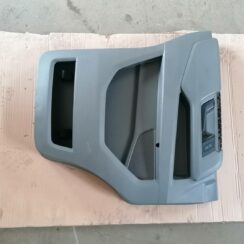 Priekšējo kreiso durvju apdare priekš VW CRAFTER 2018