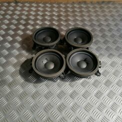 Durvju skaļrunis, apakšā priekš VOLVO V70 2009