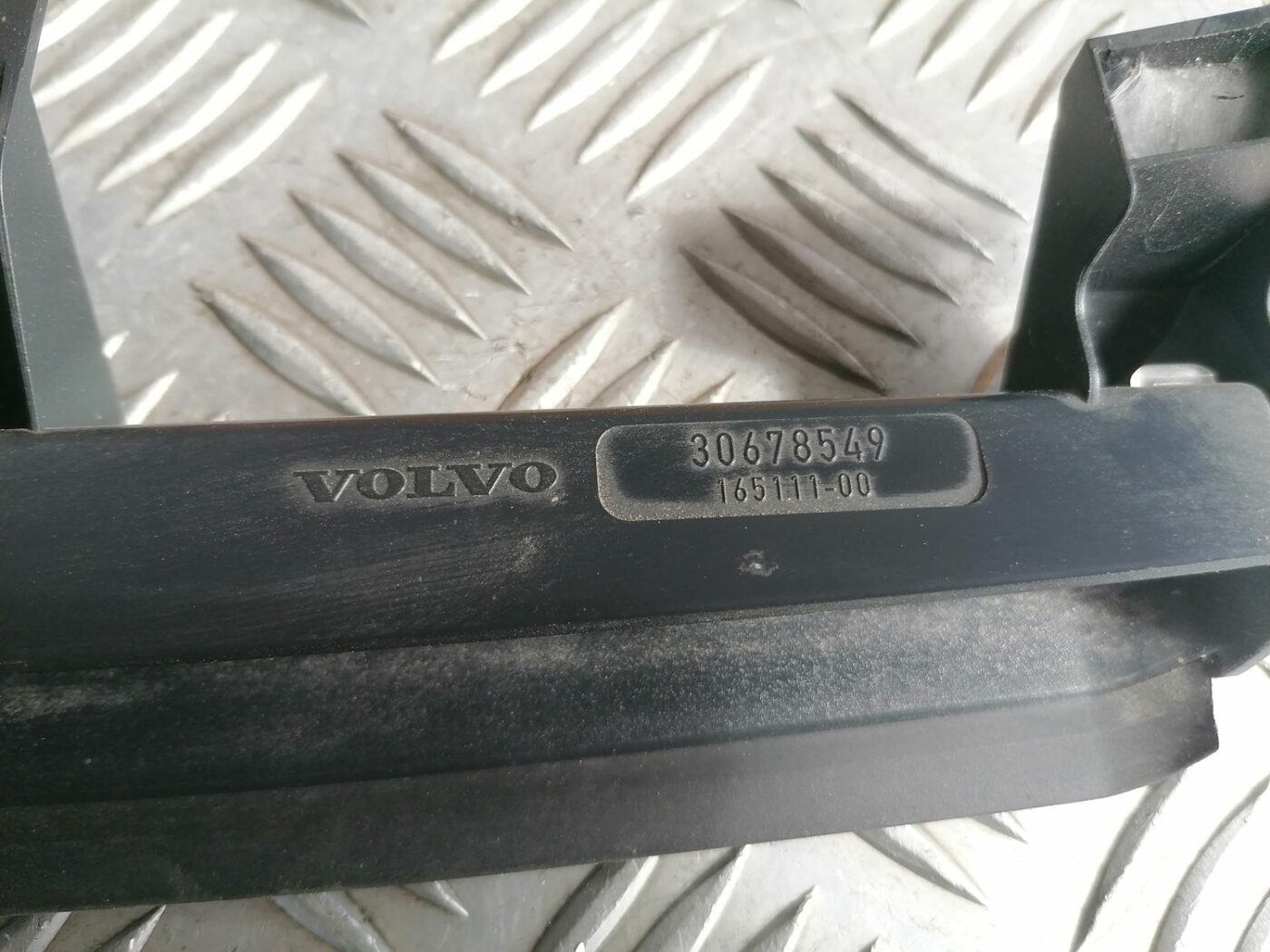 Stop signāls priekš VOLVO V70 2009 5 Stop signāls priekš VOLVO V70 2009