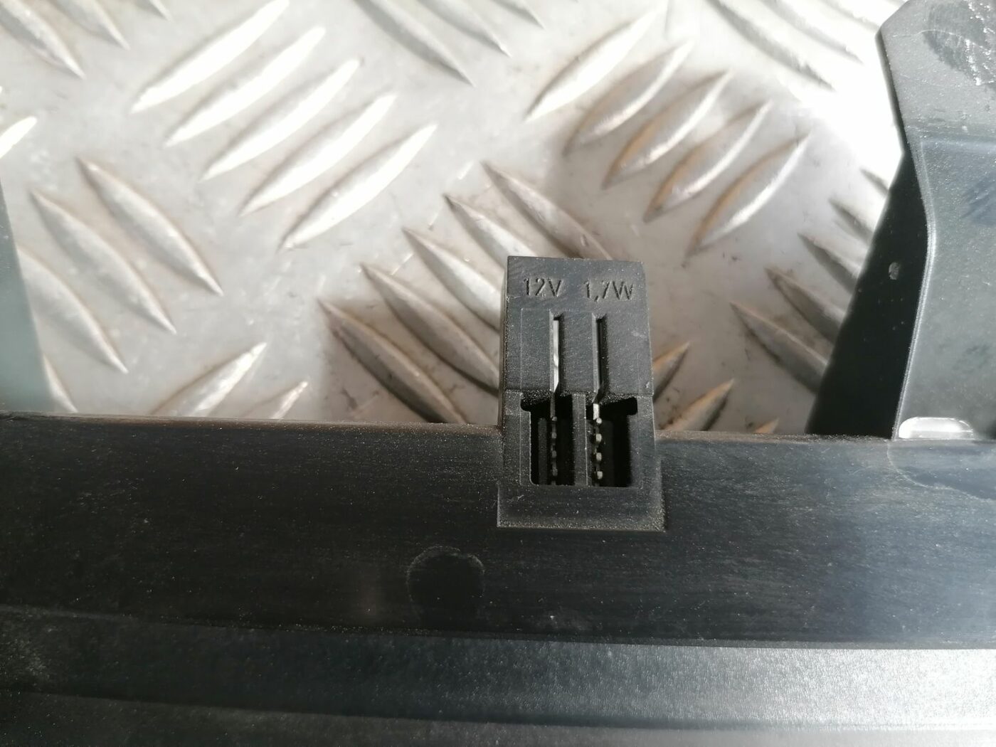 Stop signāls priekš VOLVO V70 2009 4 Stop signāls priekš VOLVO V70 2009