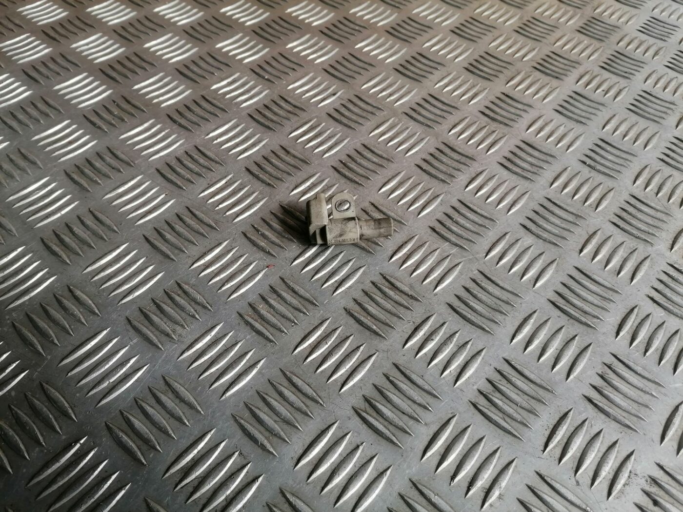 Sadales vārpstas devējs priekš VOLVO V70 2009 1 Sadales vārpstas devējs priekš VOLVO V70 2009