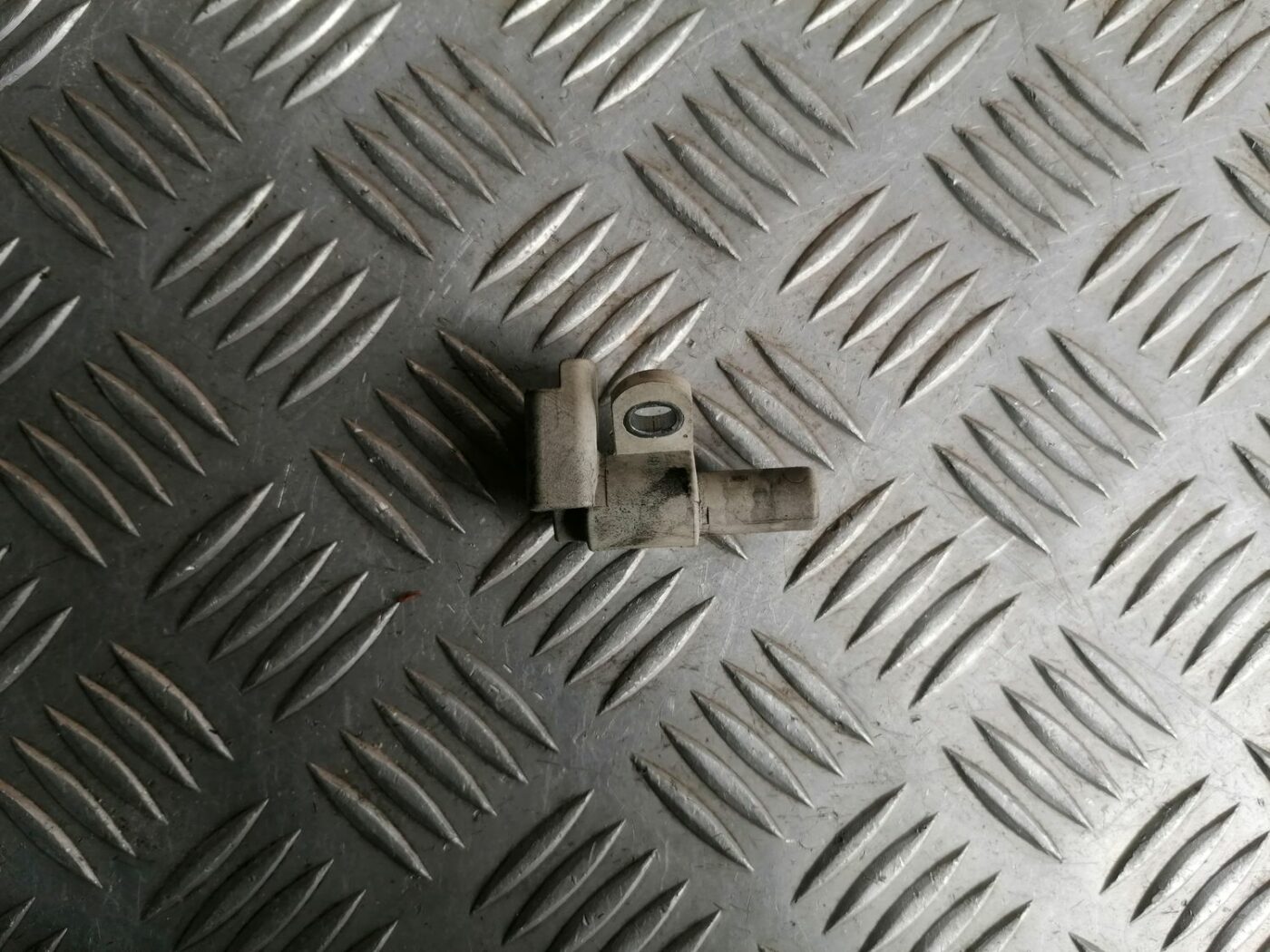 Sadales vārpstas devējs priekš VOLVO V70 2009 2 Sadales vārpstas devējs priekš VOLVO V70 2009