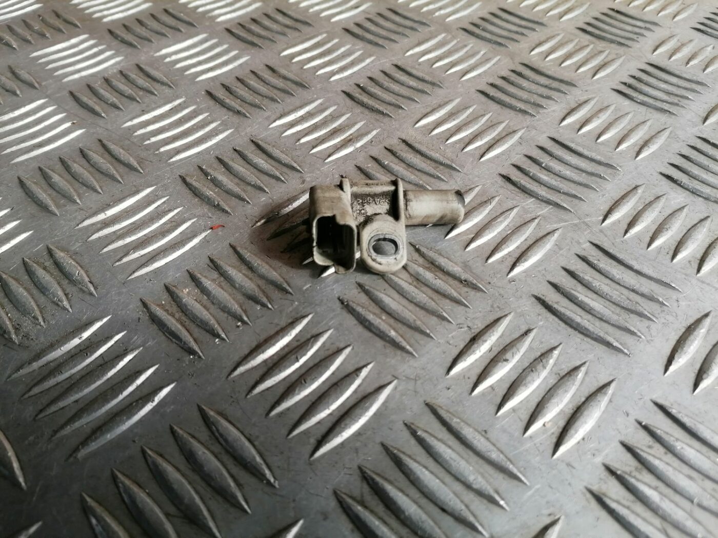 Sadales vārpstas devējs priekš VOLVO V70 2009 4 Sadales vārpstas devējs priekš VOLVO V70 2009