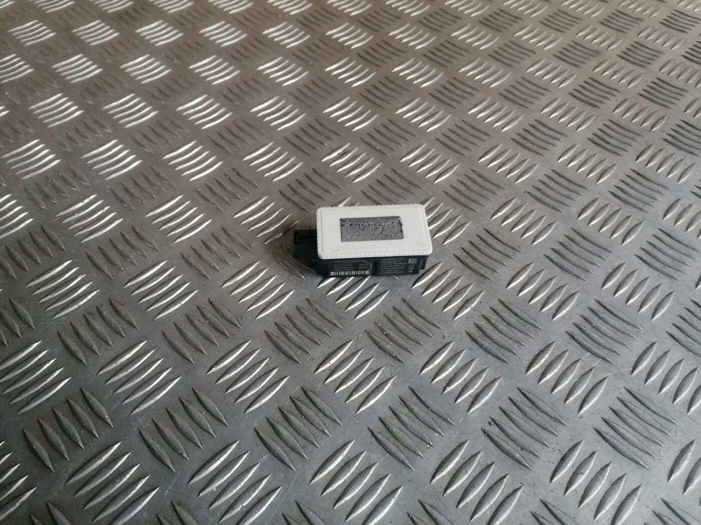 Centrālas atslēgas vadības bloks priekš VOLVO V70 2009 1 Centrālas atslēgas vadības bloks priekš VOLVO V70 2009