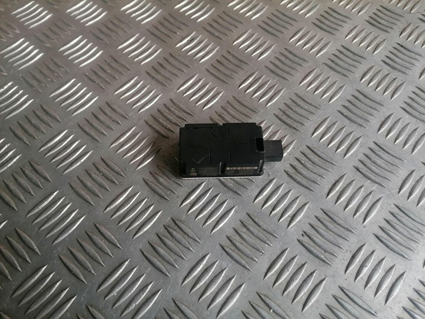 Centrālas atslēgas vadības bloks priekš VOLVO V70 2009 2 Centrālas atslēgas vadības bloks priekš VOLVO V70 2009