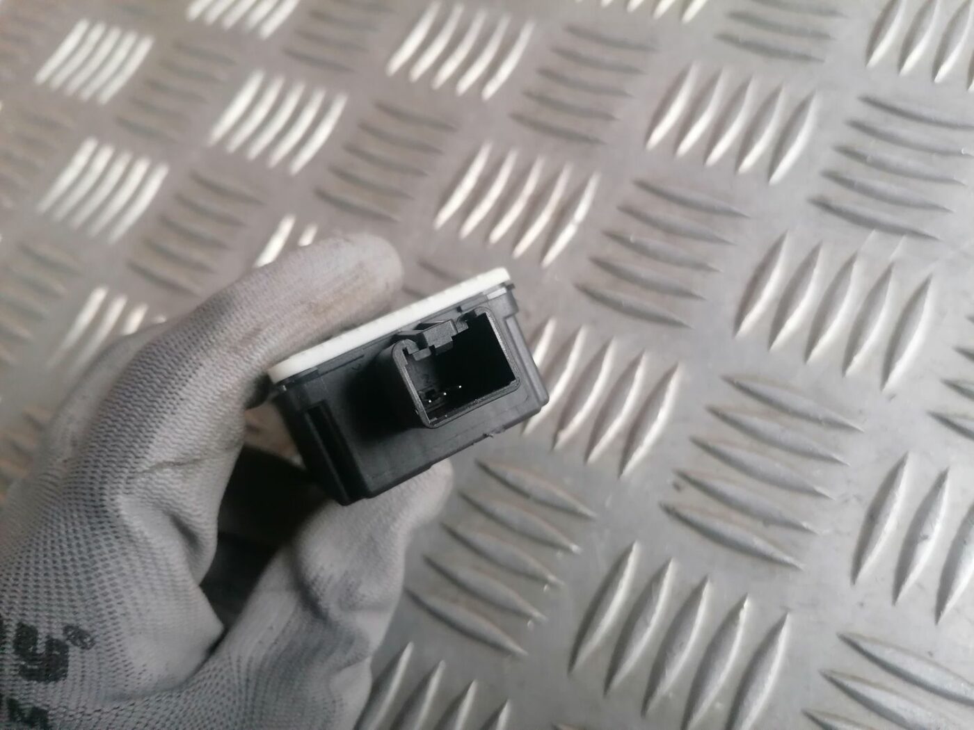 Centrālas atslēgas vadības bloks priekš VOLVO V70 2009 4 Centrālas atslēgas vadības bloks priekš VOLVO V70 2009