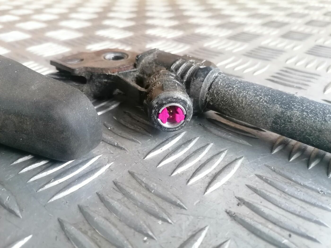 Priekšējās drošības jostas sprādze priekš VOLVO V70 2009 6 Priekšējās drošības jostas sprādze priekš VOLVO V70 2009