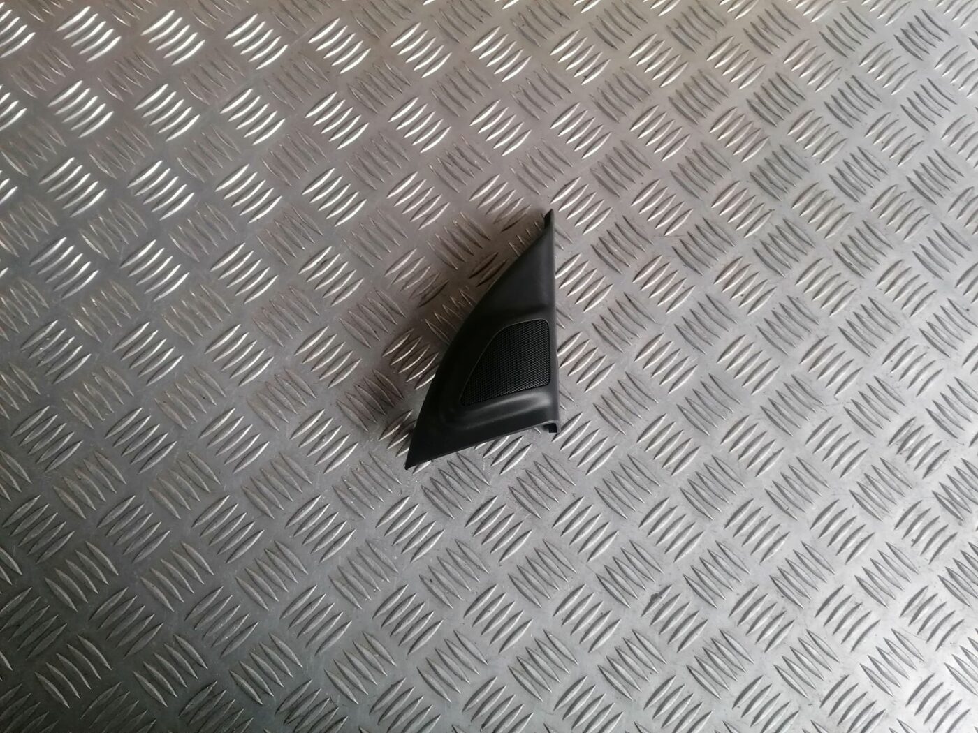 Durvju spoguļa apdares uzlika salonā (ar skaļruni) priekš VOLVO V70 2009 1 Durvju spoguļa apdares uzlika salonā (ar skaļruni) priekš VOLVO V70 2009