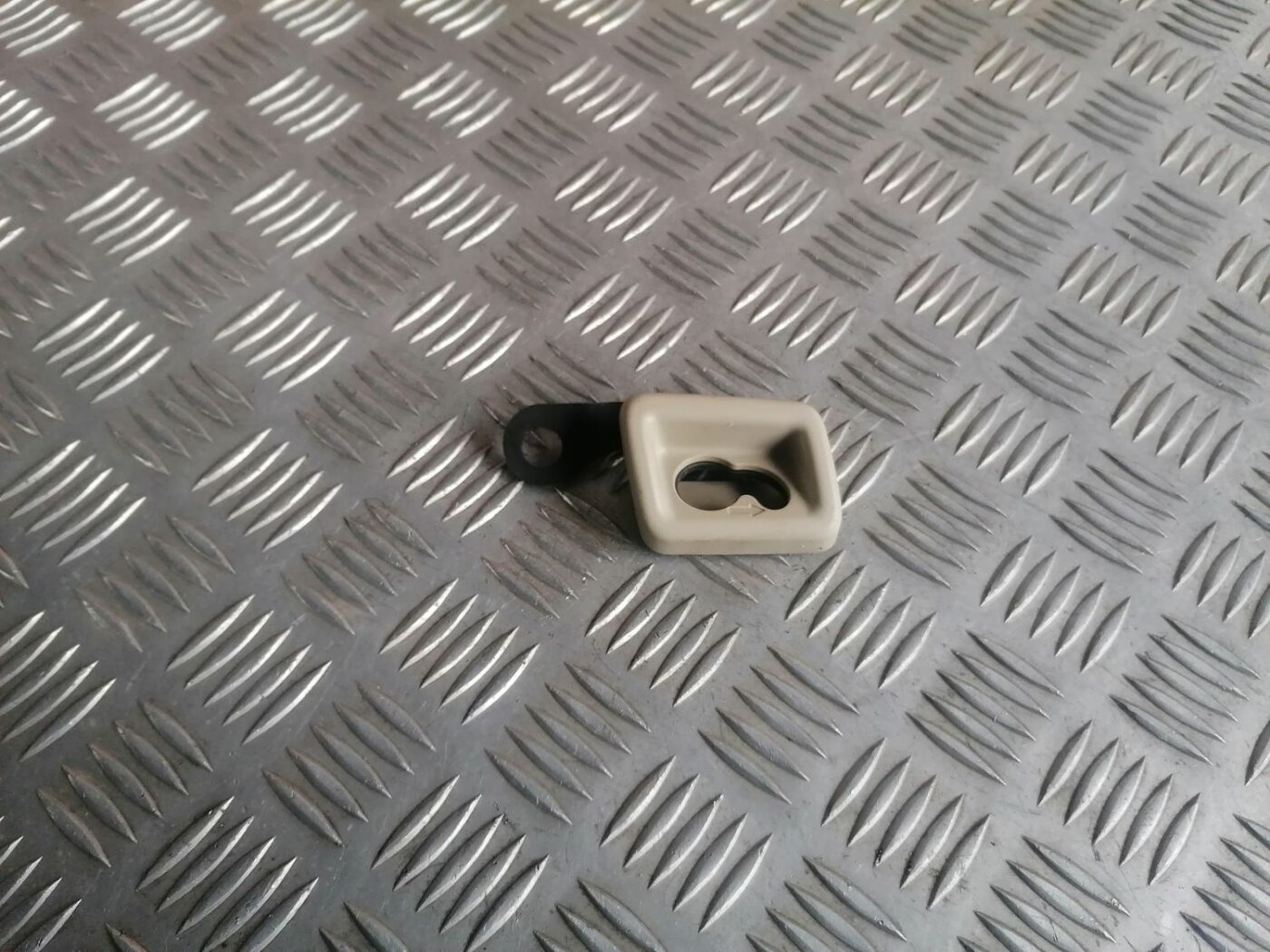 Griestu uzlika priekš VOLVO V70 2009 1 Griestu uzlika priekš VOLVO V70 2009