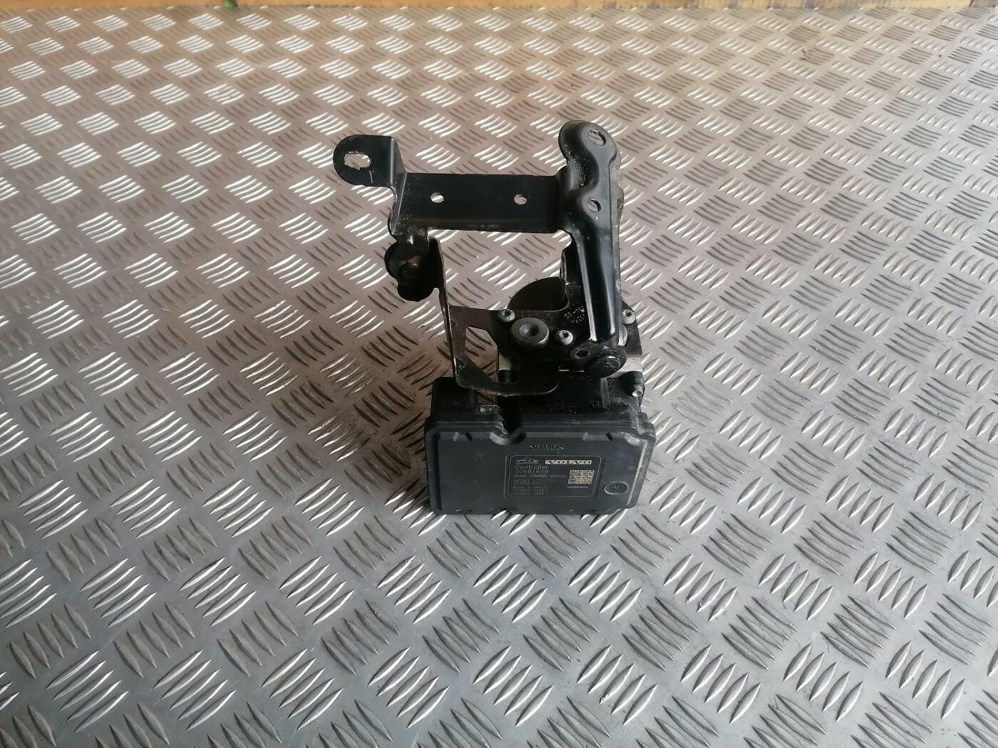 ABS bloks priekš VOLVO V70 2009 2 ABS bloks priekš VOLVO V70 2009