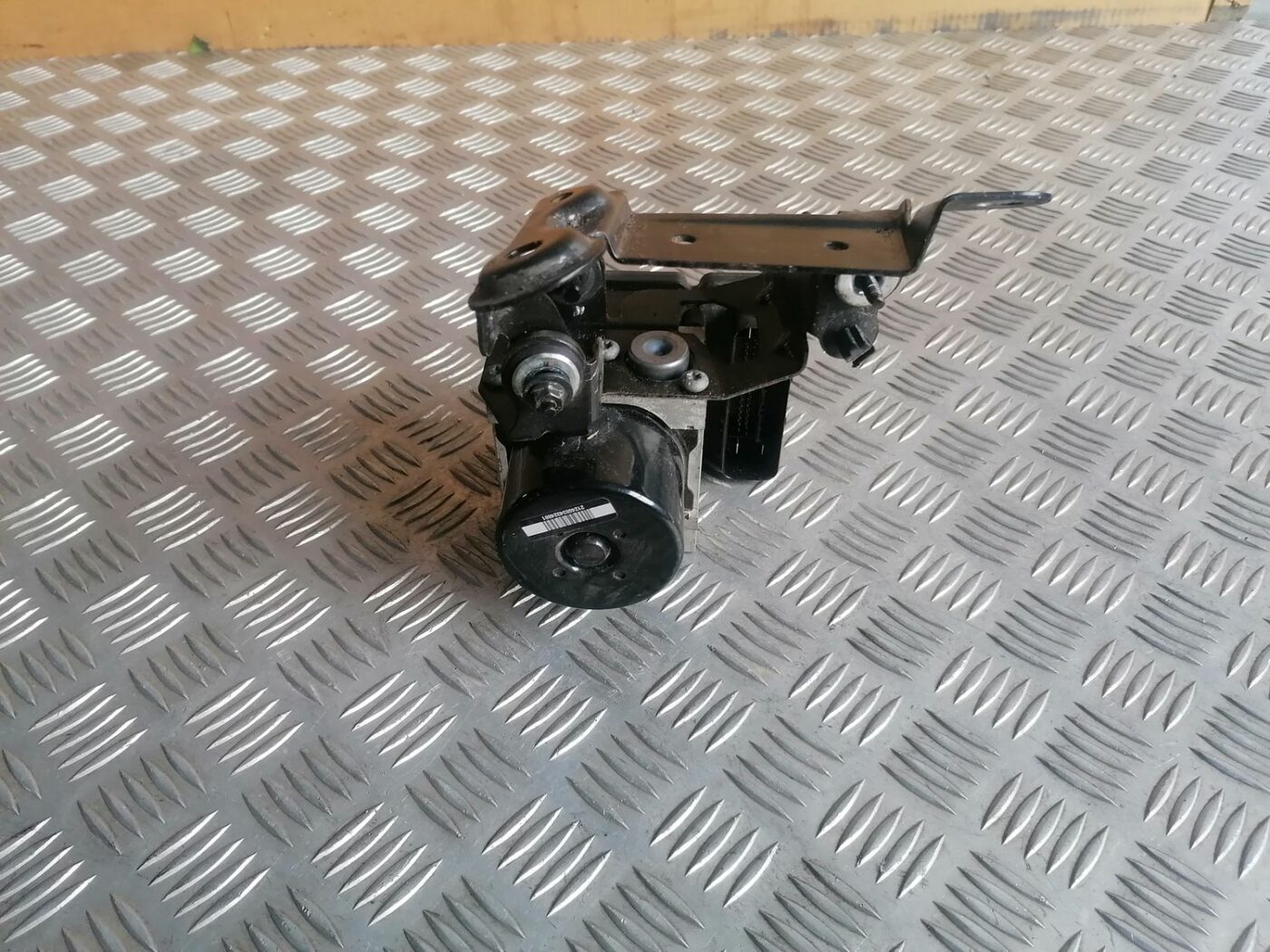 ABS bloks priekš VOLVO V70 2009 1 ABS bloks priekš VOLVO V70 2009