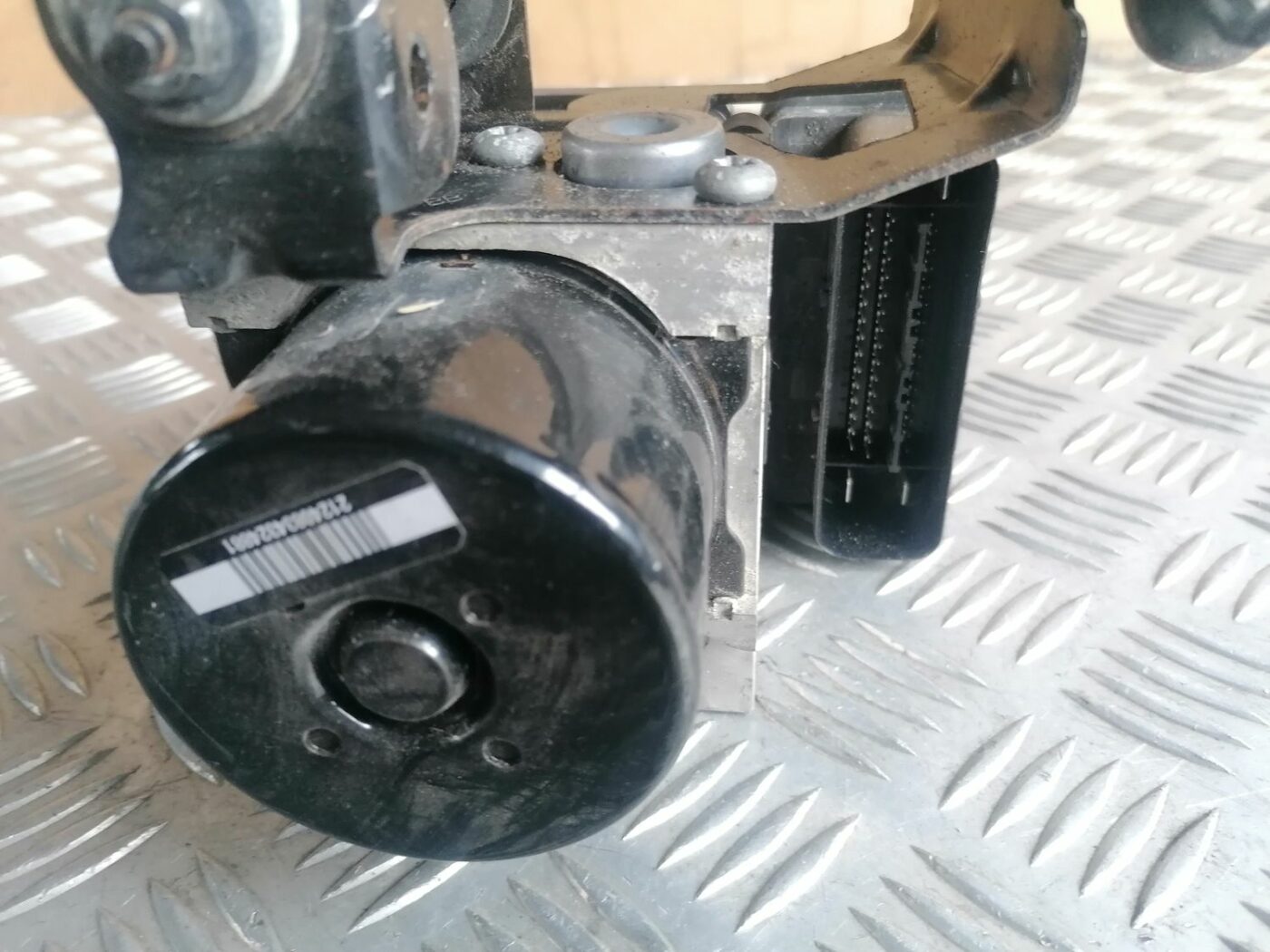 ABS bloks priekš VOLVO V70 2009 7 ABS bloks priekš VOLVO V70 2009