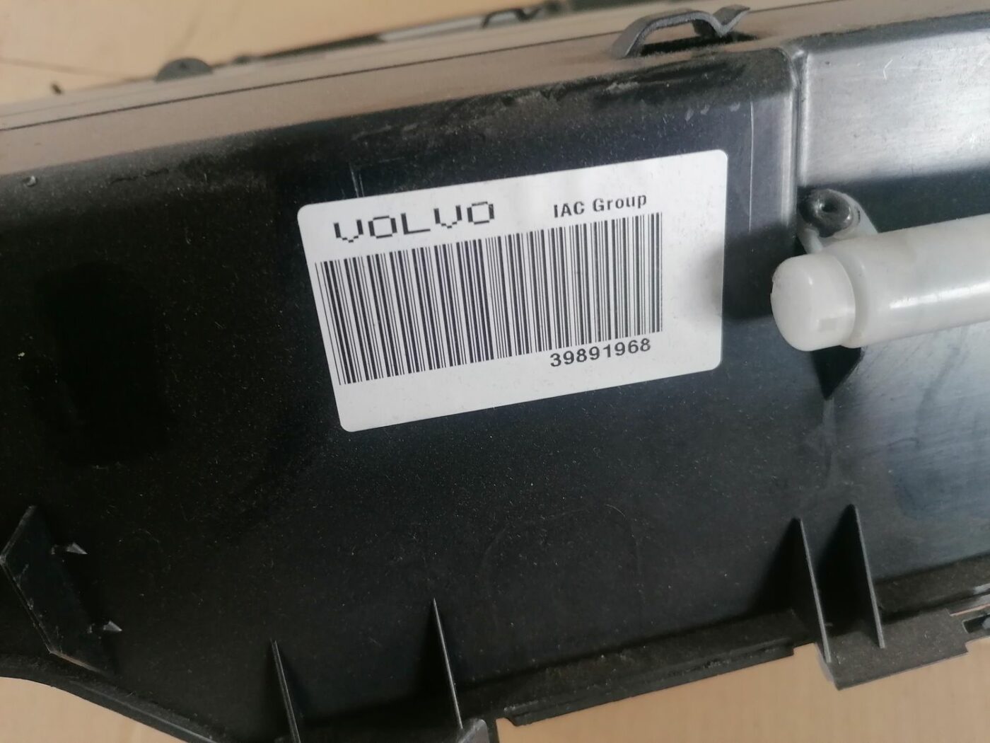 Mantu glabāšanas nodalījums pasažiera pusē priekš VOLVO V70 2009