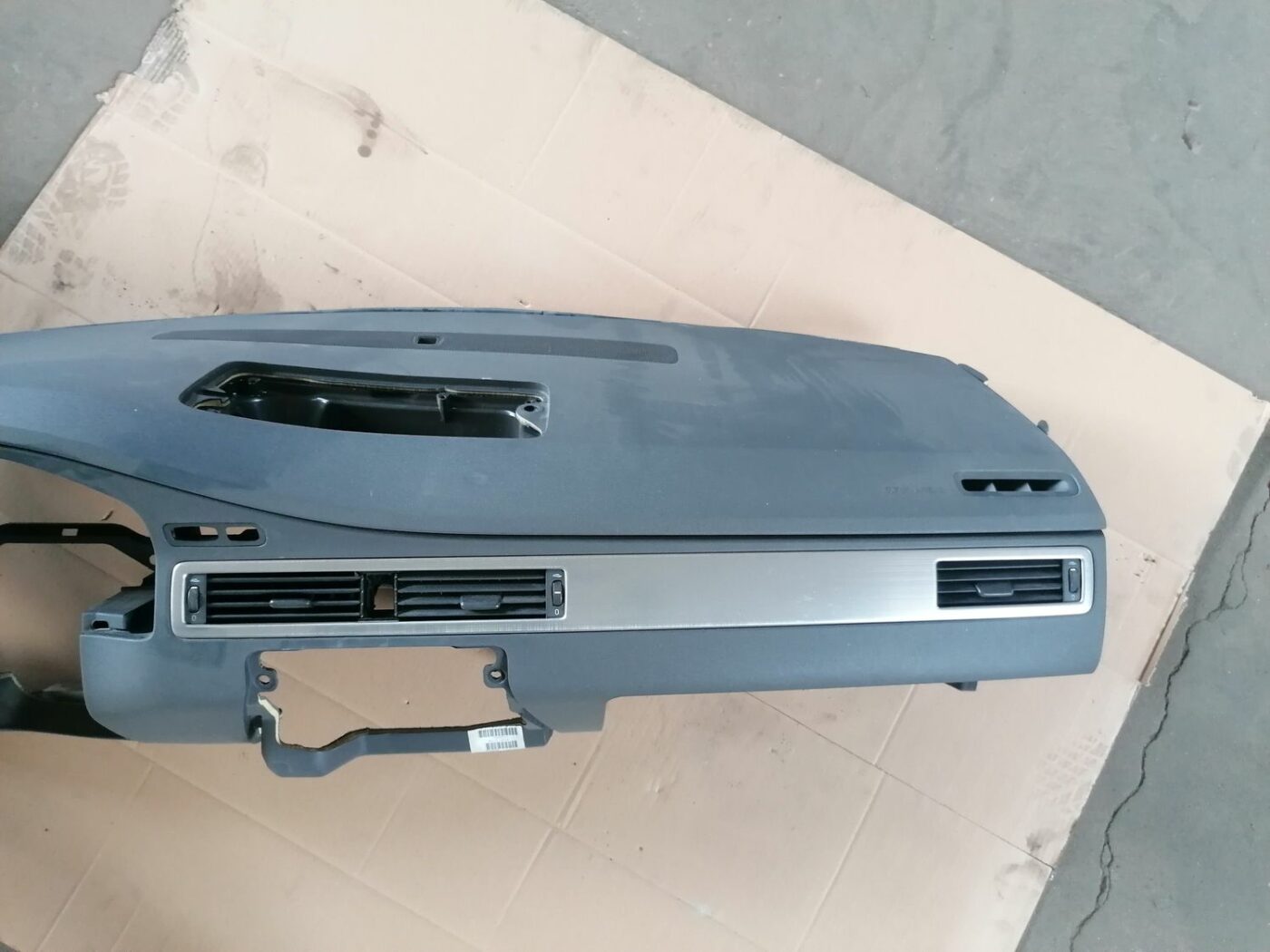 Mērinstrumentu panelis priekš VOLVO V70 2009 11 Mērinstrumentu panelis priekš VOLVO V70 2009