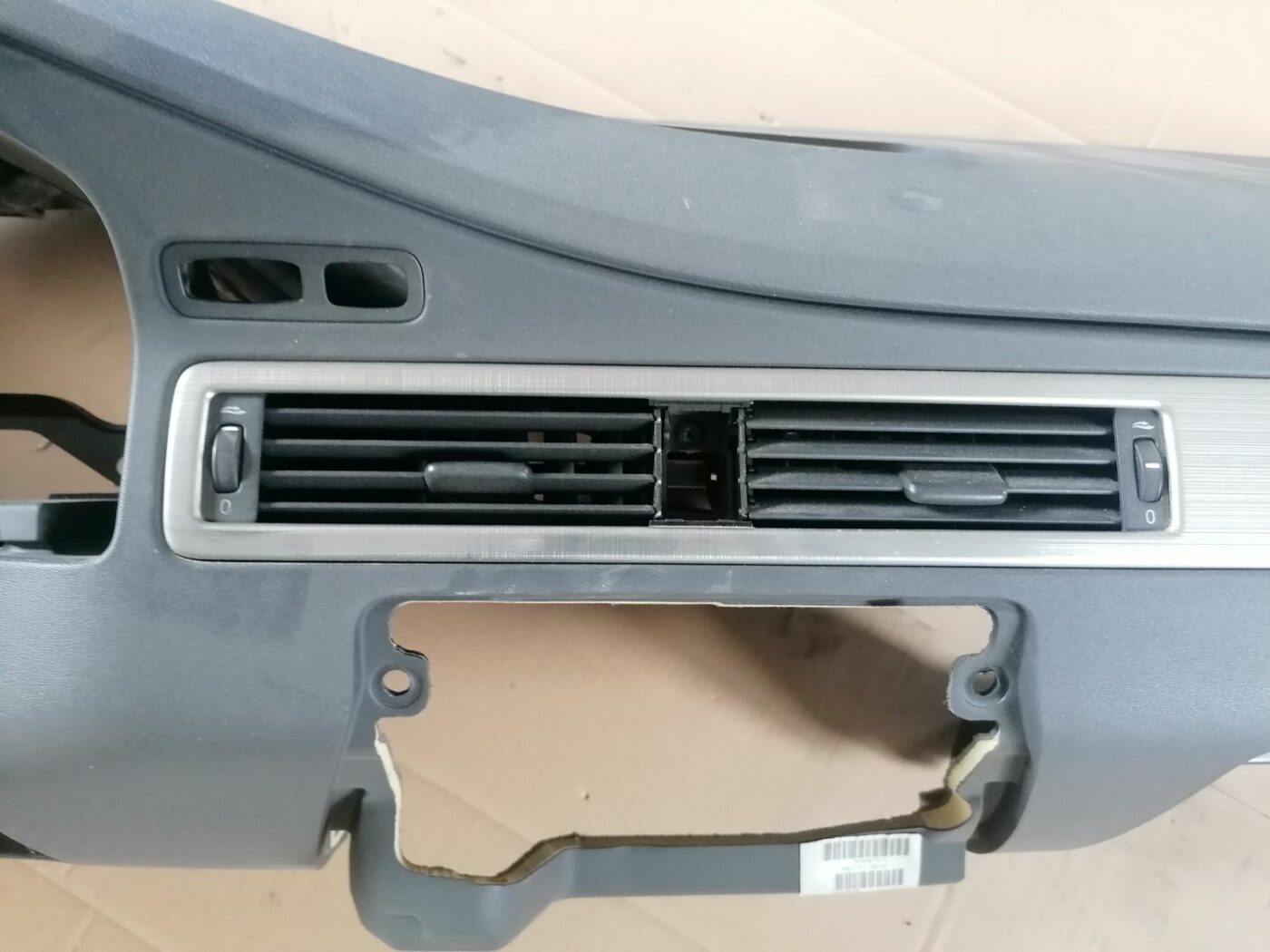 Mērinstrumentu panelis priekš VOLVO V70 2009 9 Mērinstrumentu panelis priekš VOLVO V70 2009