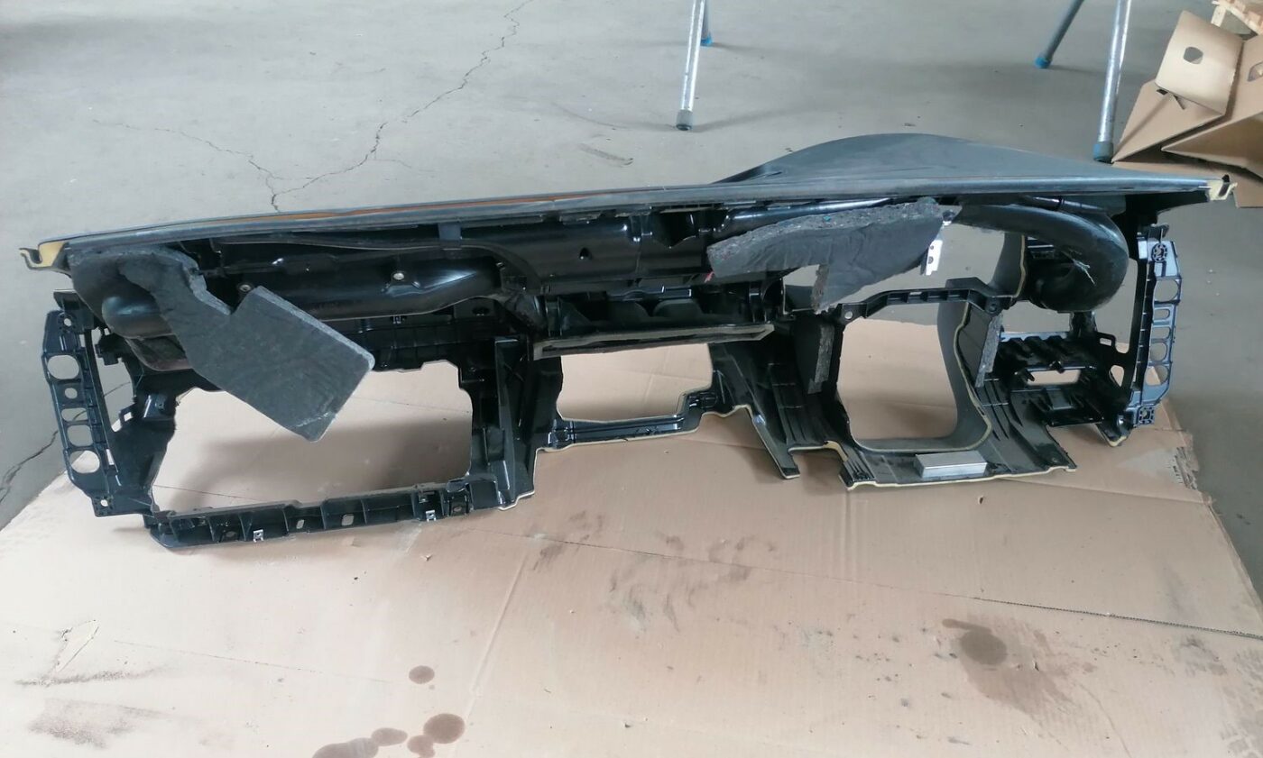 Mērinstrumentu panelis priekš VOLVO V70 2009 6 Mērinstrumentu panelis priekš VOLVO V70 2009