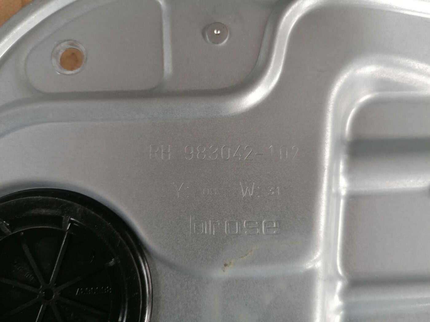 Stikla pacelšanas mehānisma panele priekš VOLVO V70 2009 4 Stikla pacelšanas mehānisma panele priekš VOLVO V70 2009