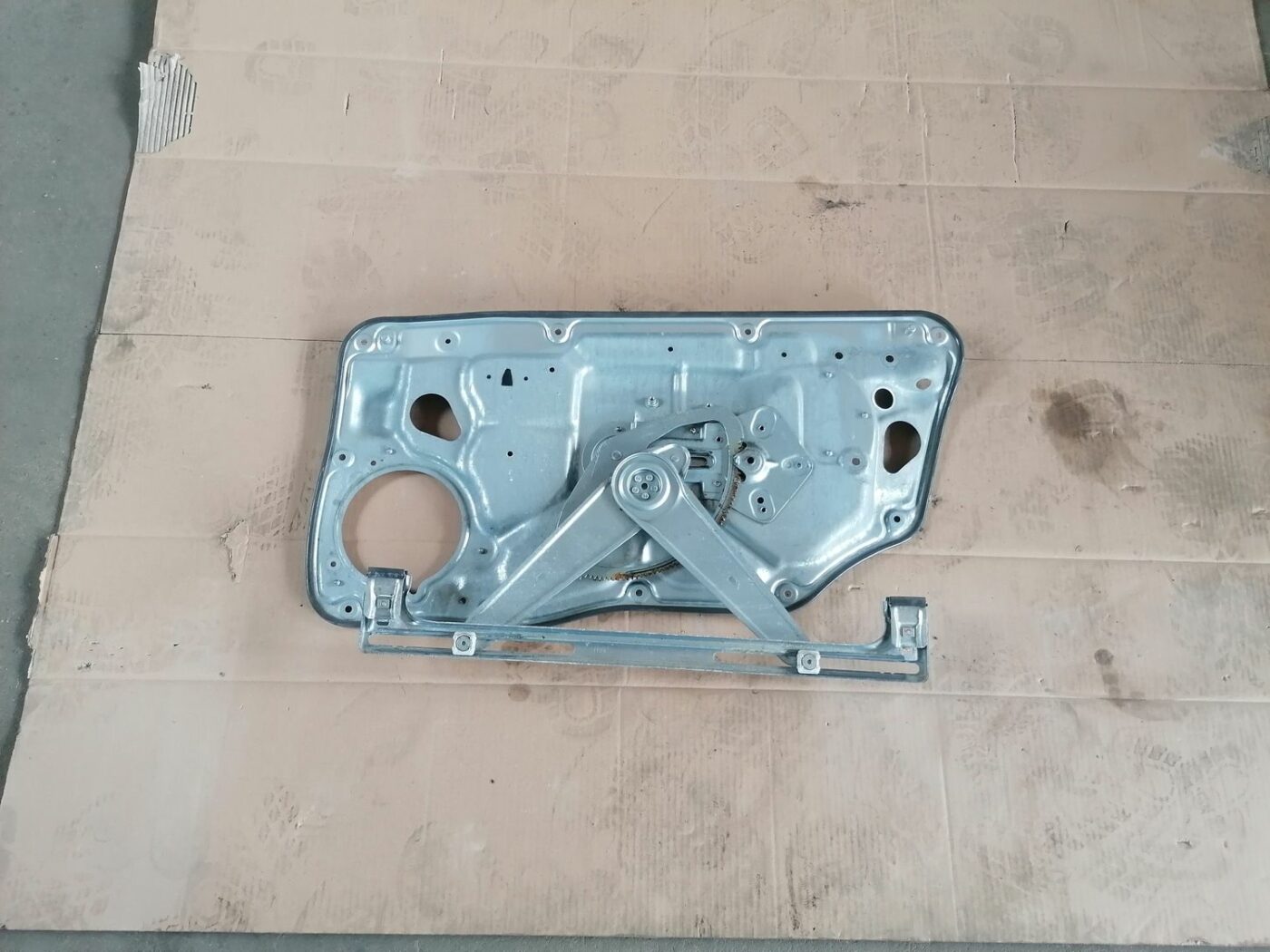 Stikla pacelšanas mehānisma panele priekš VOLVO V70 2009 2 Stikla pacelšanas mehānisma panele priekš VOLVO V70 2009