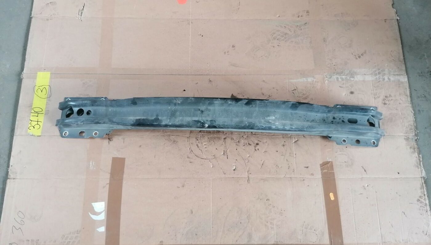 Priekšējā bufera pastiprinātājs priekš VOLVO V70 2009 1 Priekšējā bufera pastiprinātājs priekš VOLVO V70 2009