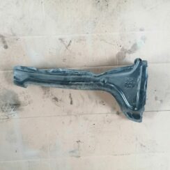 Ieliktņis starp spārnu un durvīm priekš VOLVO V70 2009