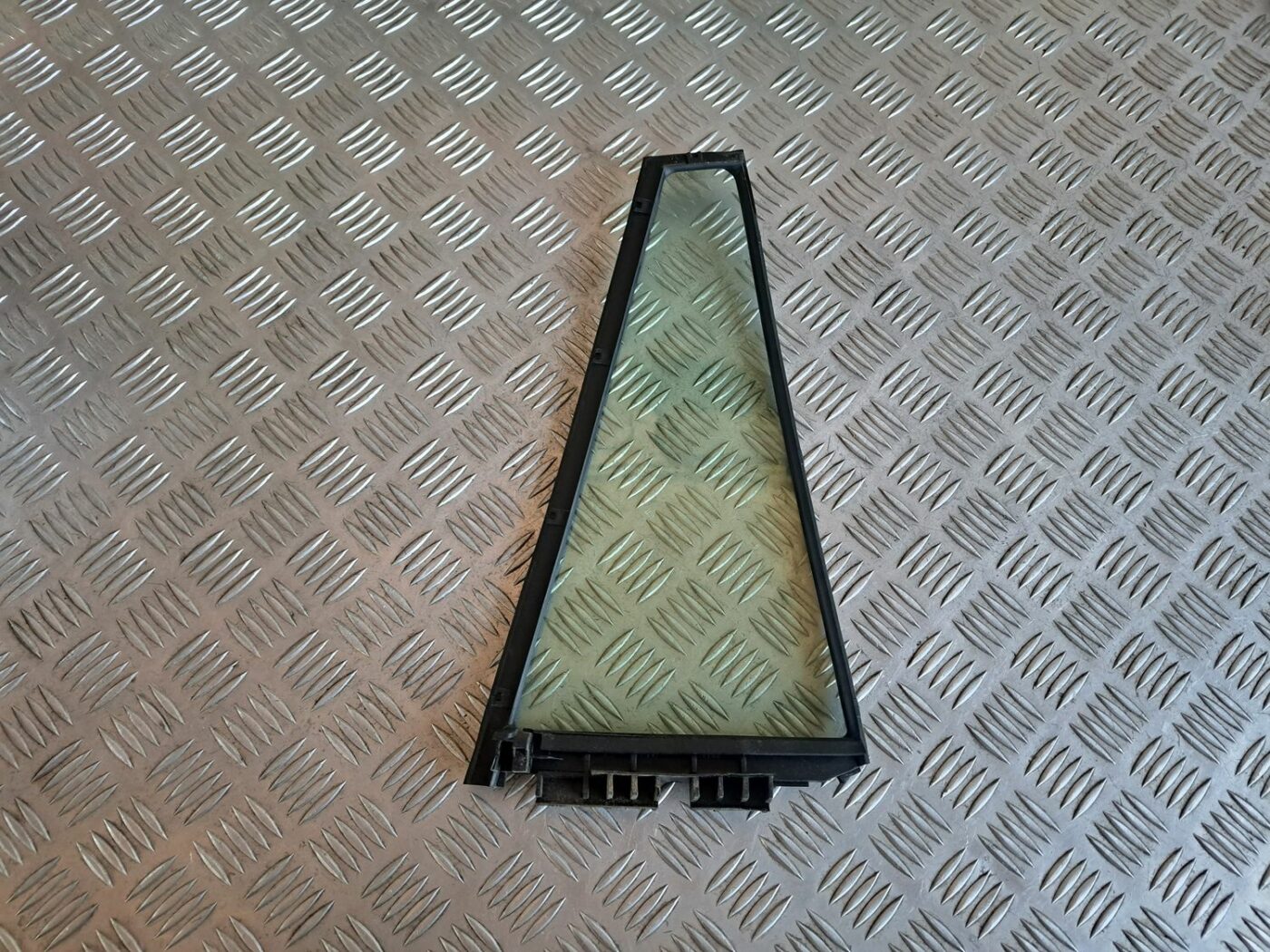 Kreiso durvju stūra stikls priekš TOYOTA RAV 4 2006 4 Kreiso durvju stūra stikls priekš TOYOTA RAV 4 2006