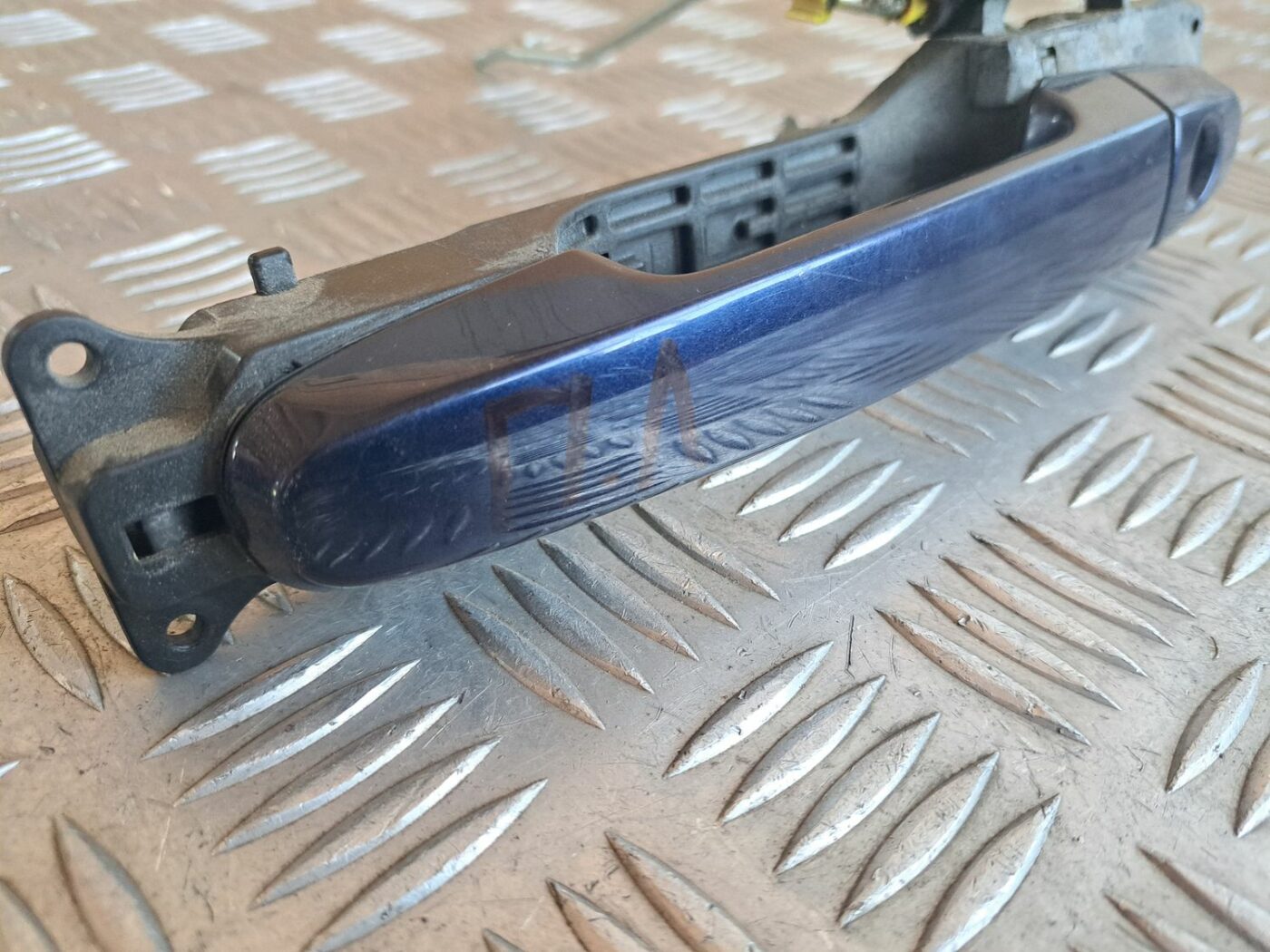 Priekšējāis kreisais durvju rokturis priekš TOYOTA RAV 4 2006