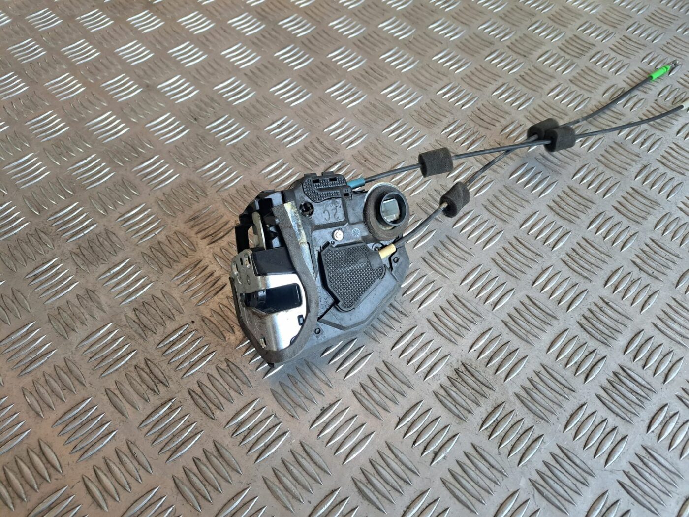 Aizmugurējo labo durvju slēdzene priekš TOYOTA RAV 4 2006