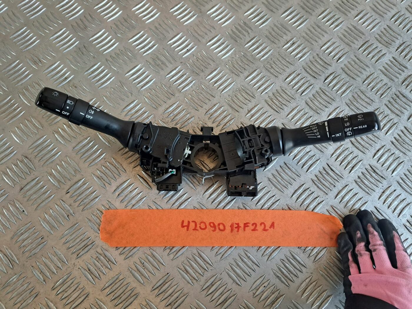 Stūres statnes slēdzis priekš TOYOTA RAV 4 2006