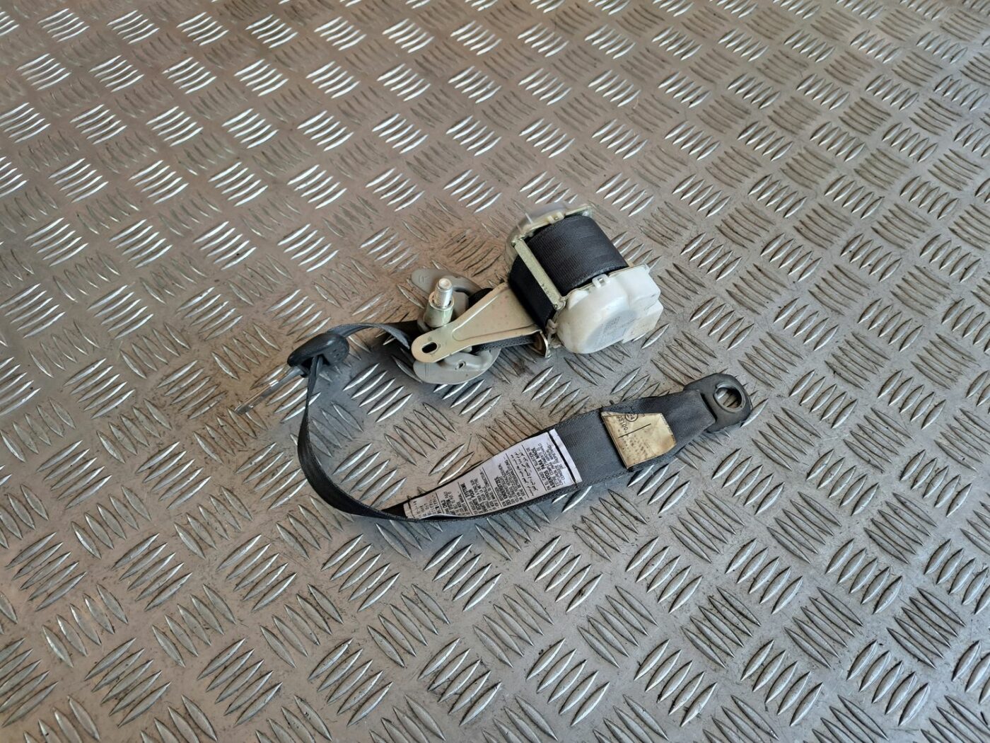 Aizmugurējā labā drošības josta priekš TOYOTA RAV 4 2006 1 Aizmugurējā labā drošības josta priekš TOYOTA RAV 4 2006