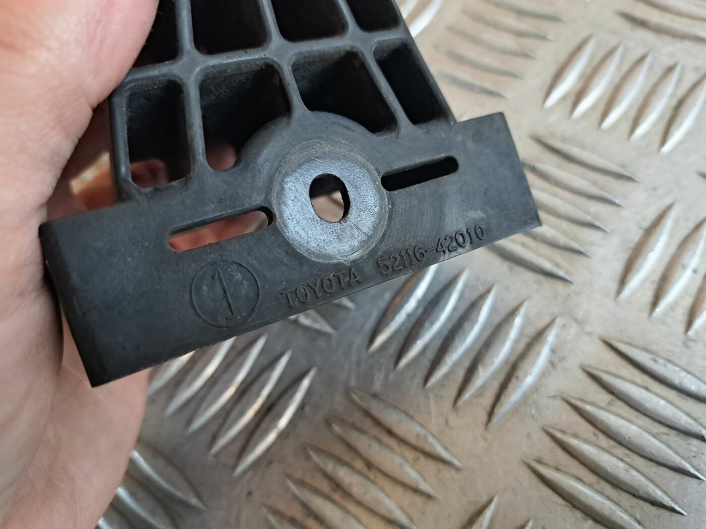 Priekšēja bufera kronšteins priekš TOYOTA RAV 4 2006 3 Priekšēja bufera kronšteins priekš TOYOTA RAV 4 2006