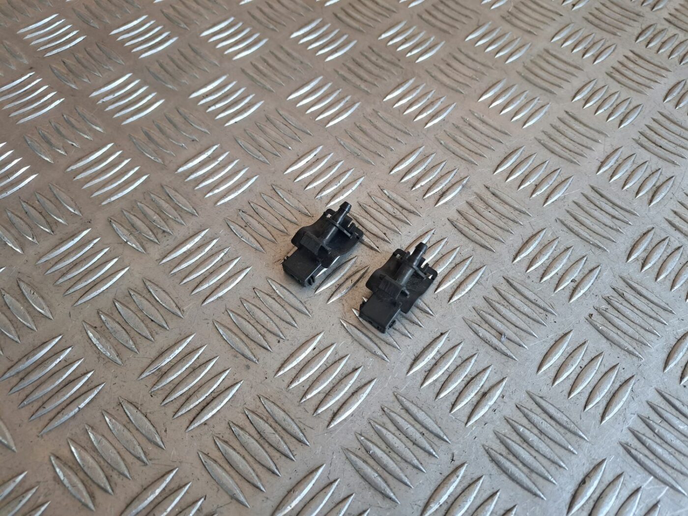 Vējstikla mazgāšanas šķidruma sprausla priekš TOYOTA RAV 4 2006