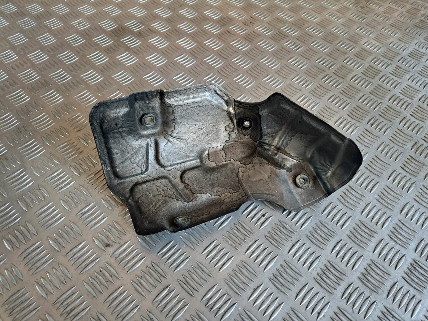 Karstuma aizsargs (mazs) priekš TOYOTA RAV 4 2006 2 Karstuma aizsargs (mazs) priekš TOYOTA RAV 4 2006