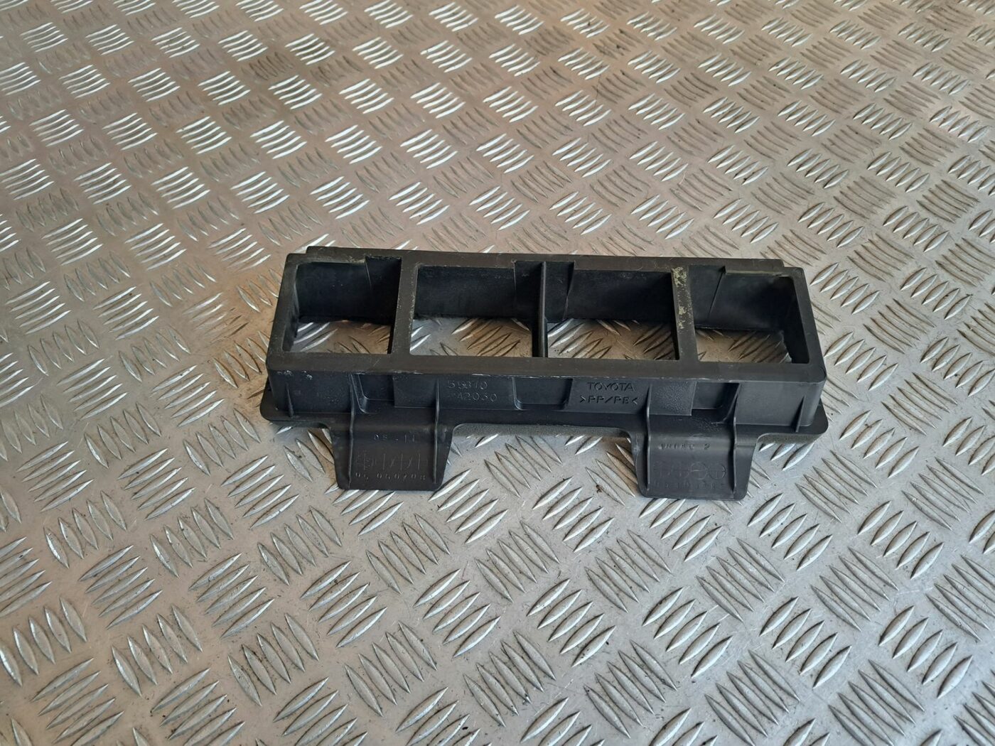 Salona gaisa vads priekš TOYOTA RAV 4 2006