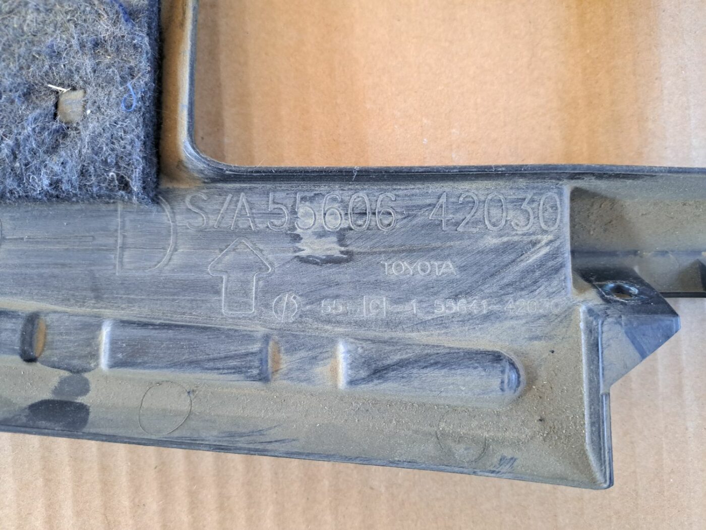 Mērinstrumentu paneļa apakšēja apdare priekš TOYOTA RAV 4 2006 4 Mērinstrumentu paneļa apakšēja apdare priekš TOYOTA RAV 4 2006