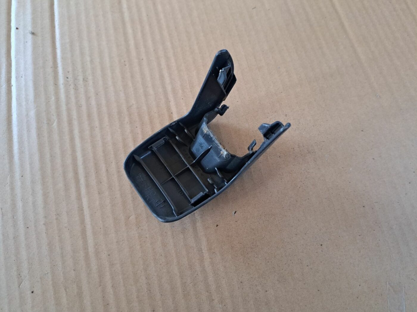 Aizmugurējā sēdekļa sliežu apdare priekš TOYOTA RAV 4 2006 2 Aizmugurējā sēdekļa sliežu apdare priekš TOYOTA RAV 4 2006