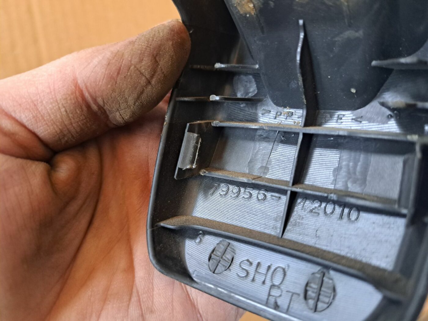 Aizmugurējā sēdekļa sliežu apdare priekš TOYOTA RAV 4 2006 3 Aizmugurējā sēdekļa sliežu apdare priekš TOYOTA RAV 4 2006