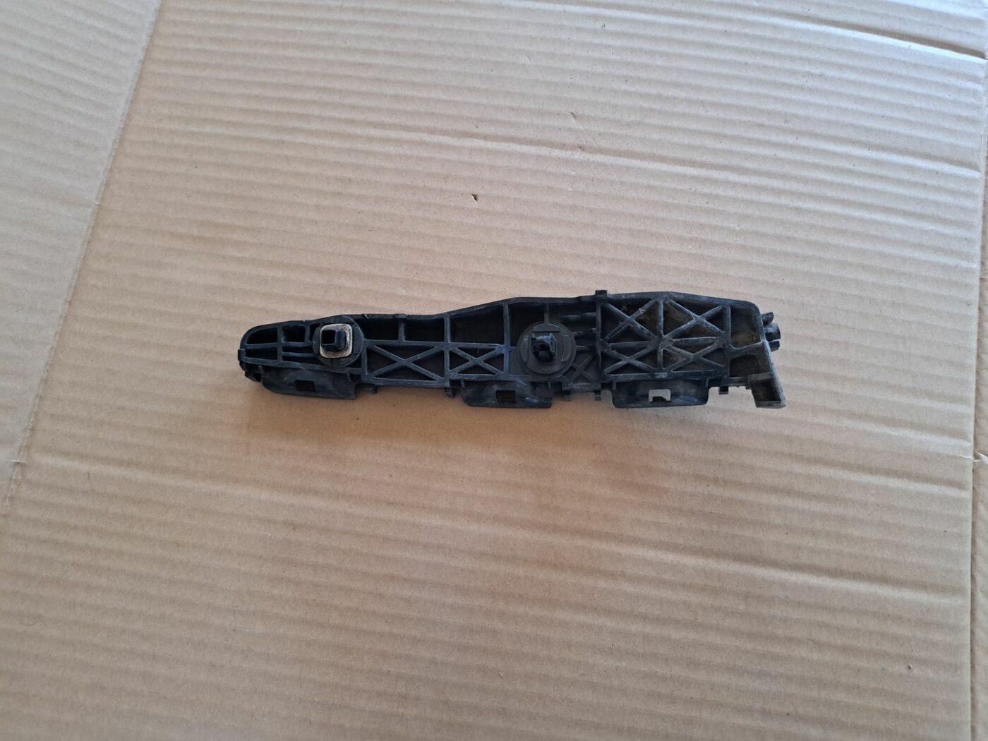 Priekšēja bufera kreisāis kronšteins priekš TOYOTA RAV 4 2006