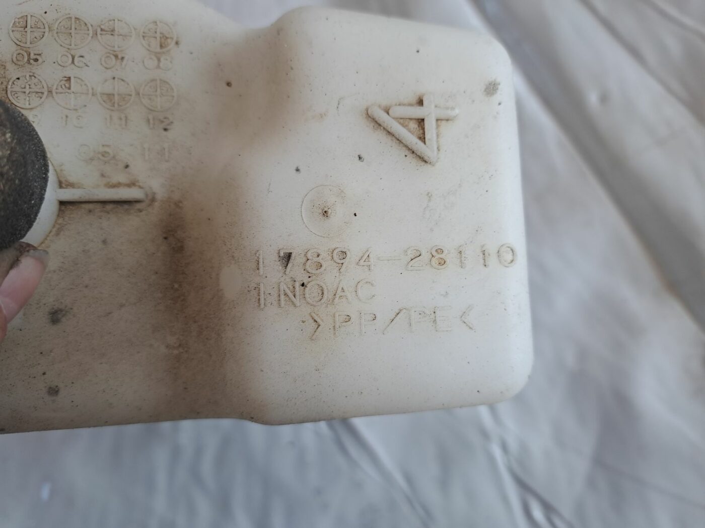 Mazgātāja šķidruma tvertne priekš TOYOTA RAV 4 2006 3 Mazgātāja šķidruma tvertne priekš TOYOTA RAV 4 2006