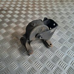 Dzinēja kronšteins priekš TOYOTA RAV 4 2006